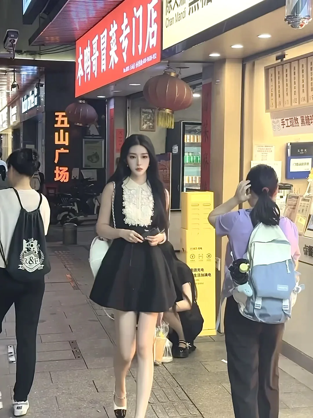 路上遇到这种美女我直接目送一公里