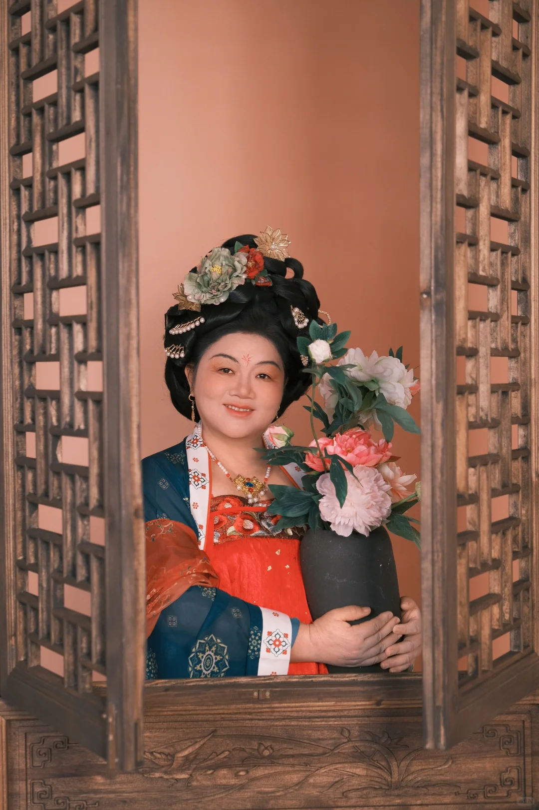 61岁阿姨拍的唐朝贵妃娘娘写真集