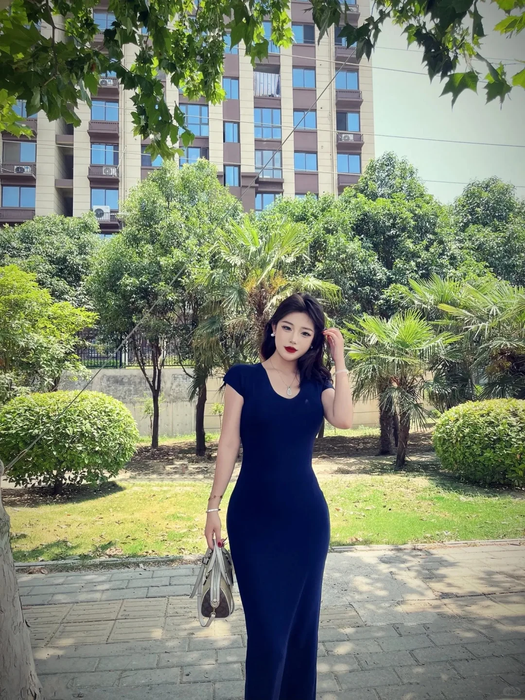 哇🩷御姐穿搭性感V领开叉连衣裙