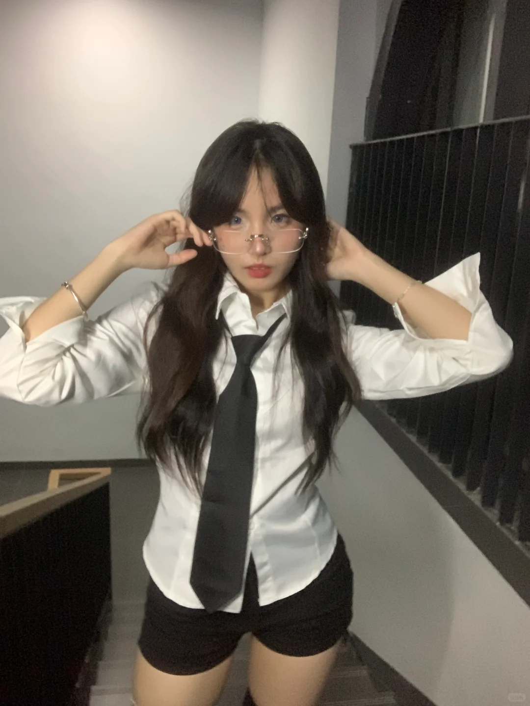 05▏女大楼梯间拍照get