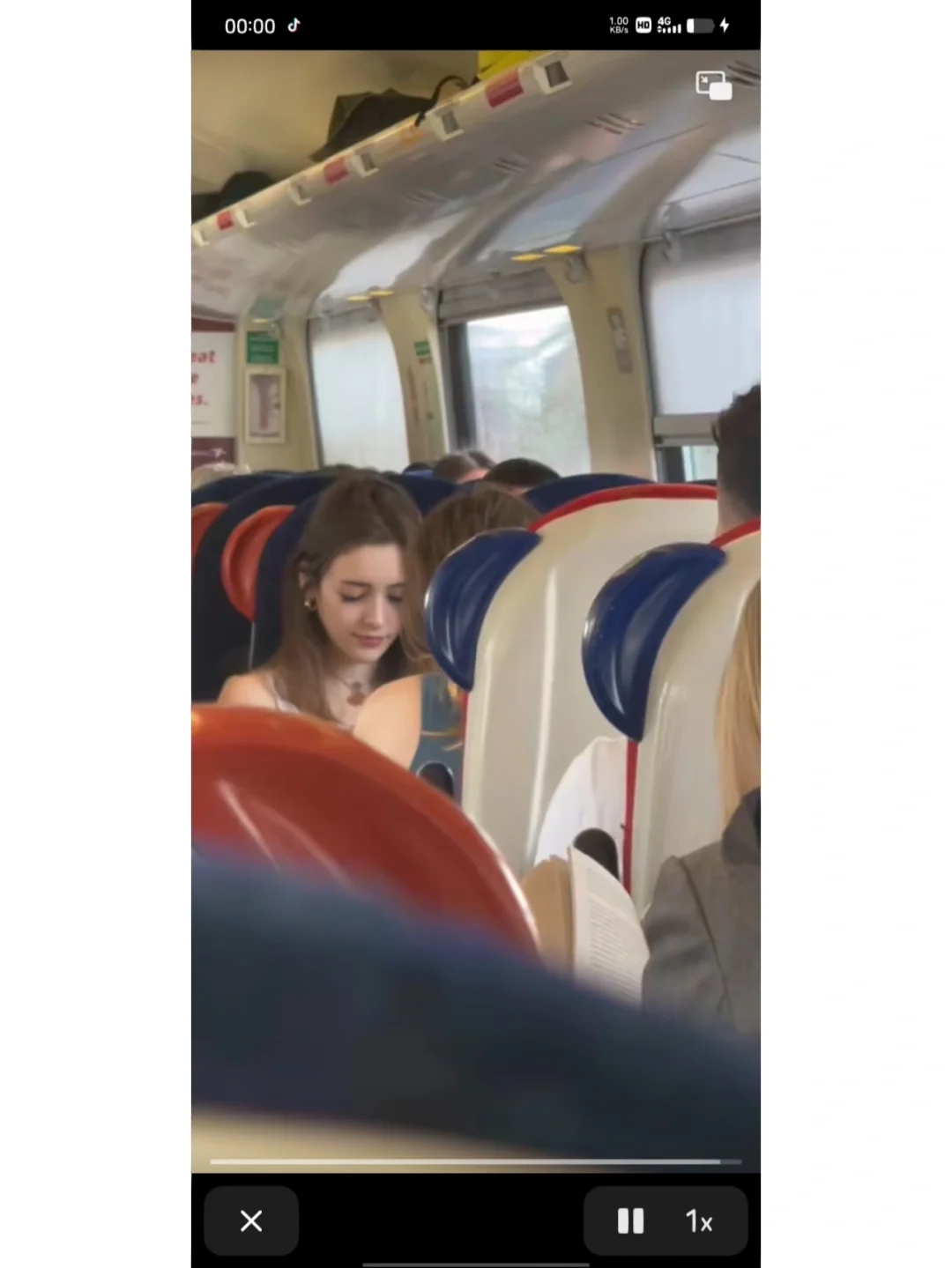 现实生活中你见过的顶级美貌长什么样子？
