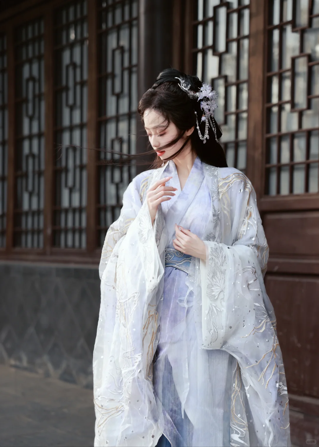 古风之美不过是风吹发丝
