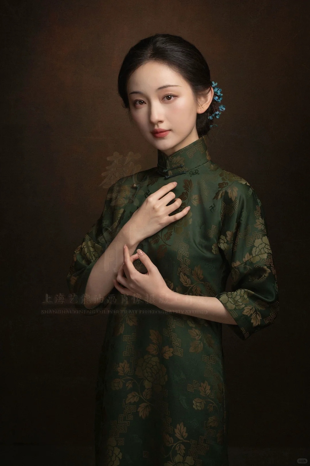 安利给大家几个动作，拿捏旗袍肖像高级感
