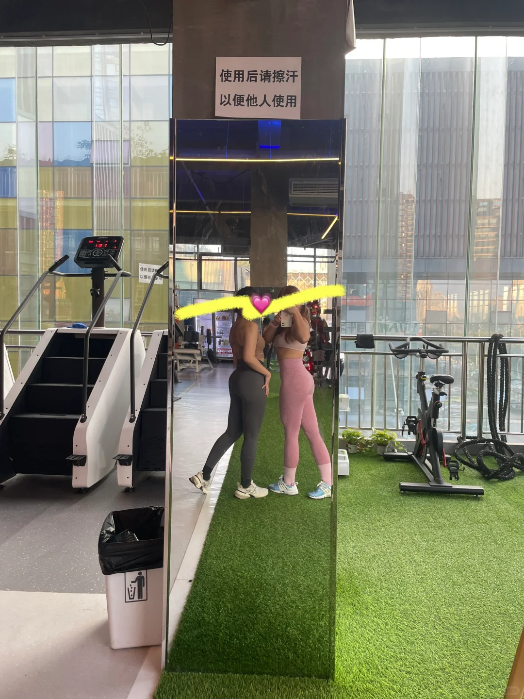 热炼健身女孩