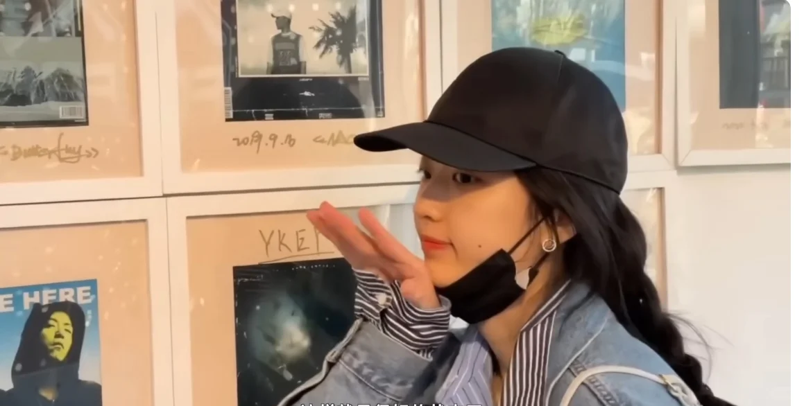 这个女生好自然舒服！有人知道她是谁不？