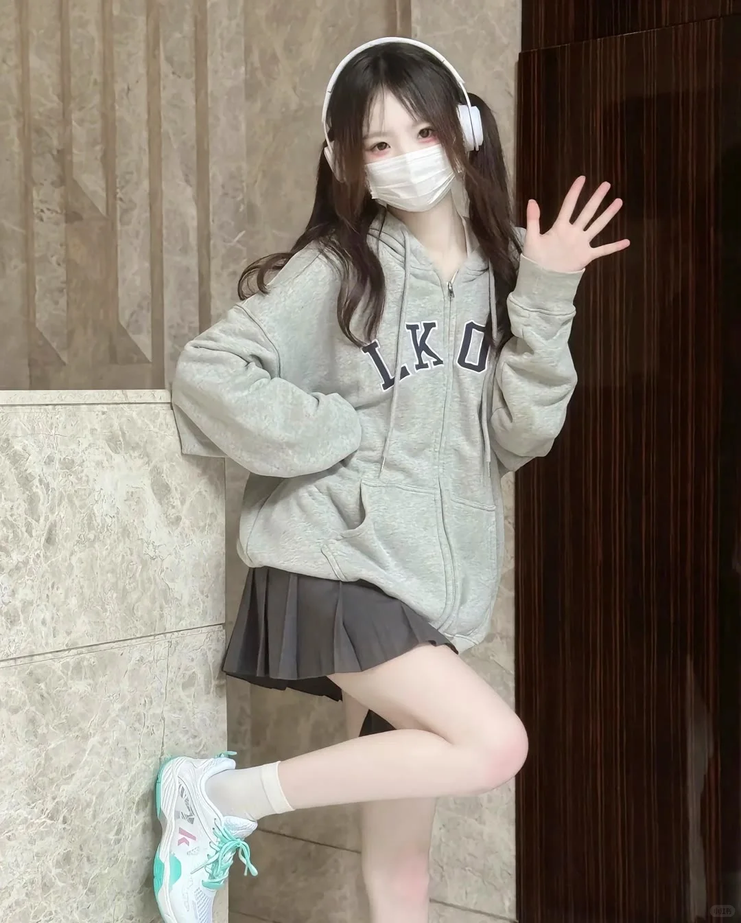 我说我是女大学生，你却说我是小学生hhh