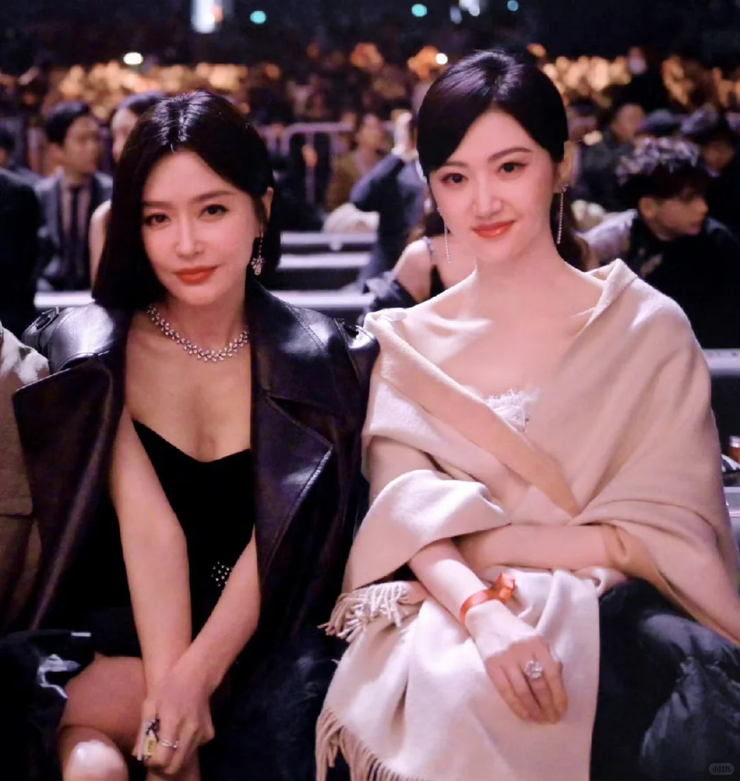 两人同框，才知道谁是大美女