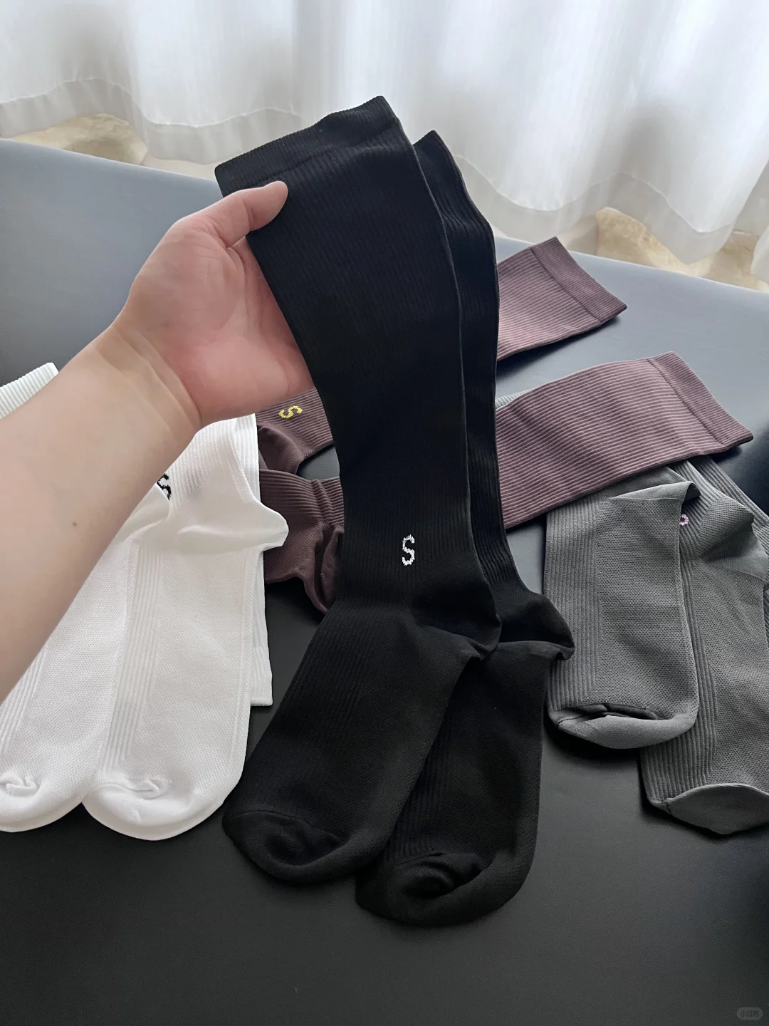 运动女孩都超爱的压力袜❗️多巴胺色…超美
