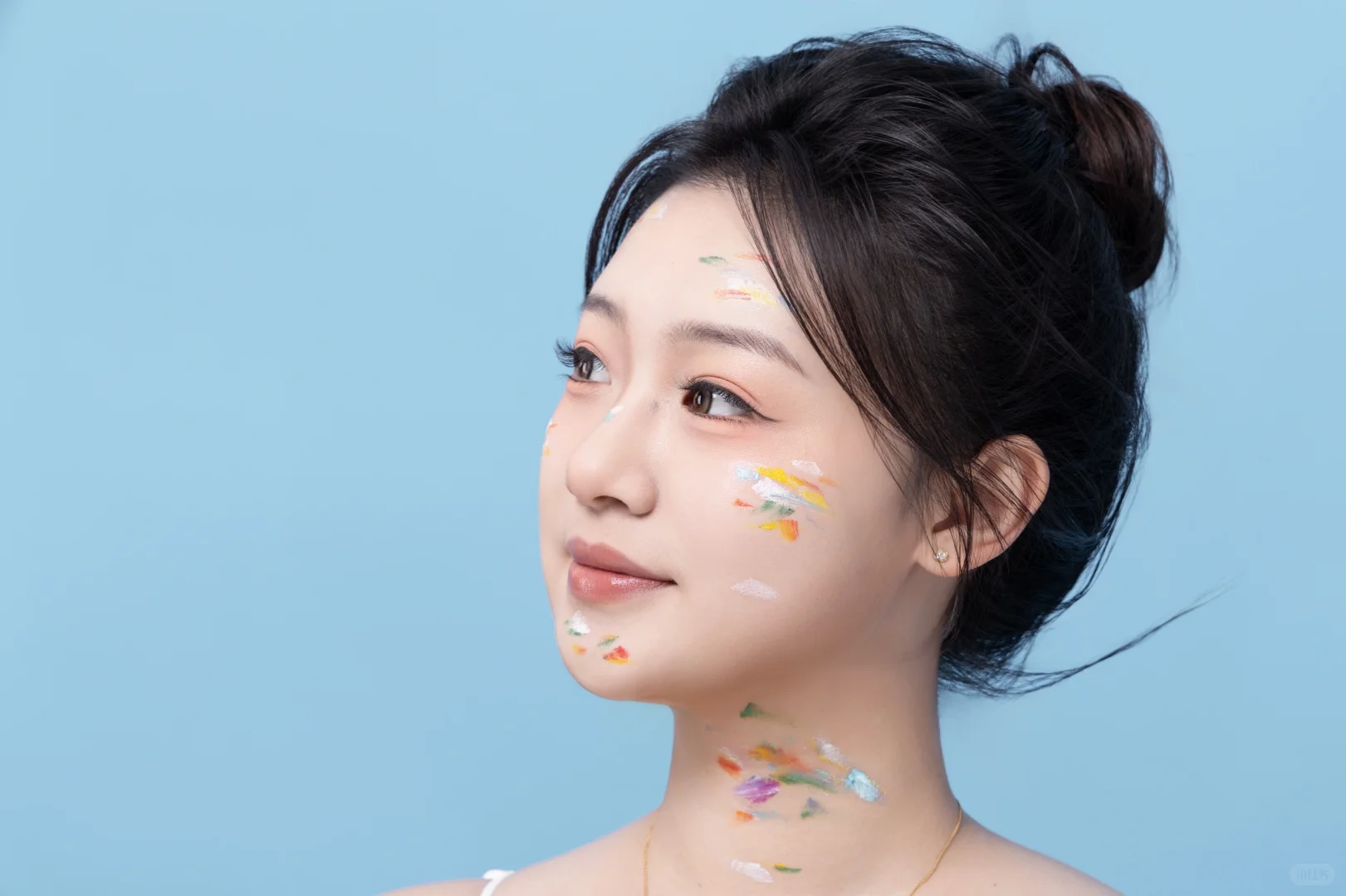 是她一不小心打翻了调色盘