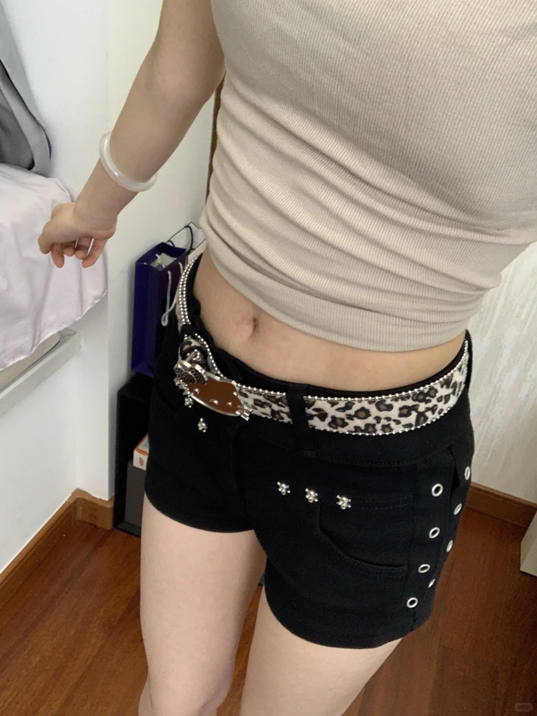 我称它为！显瘦神裤！！想直接焊si在腿上…