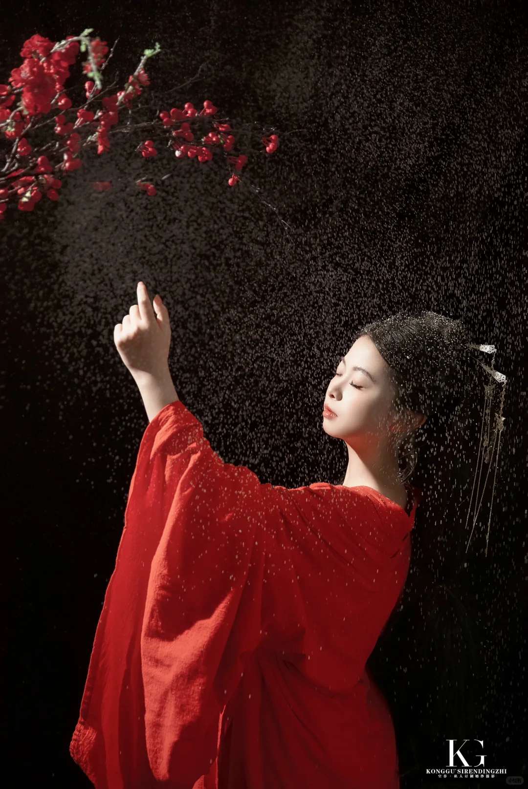 汉服伞的尽头是红衣少女~