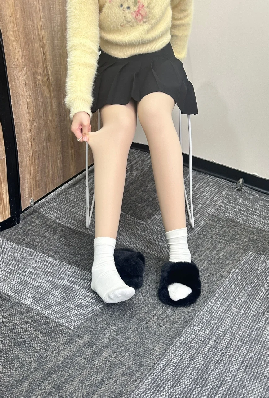 我勒个豆。好穿s了。。好自然的光腿神器