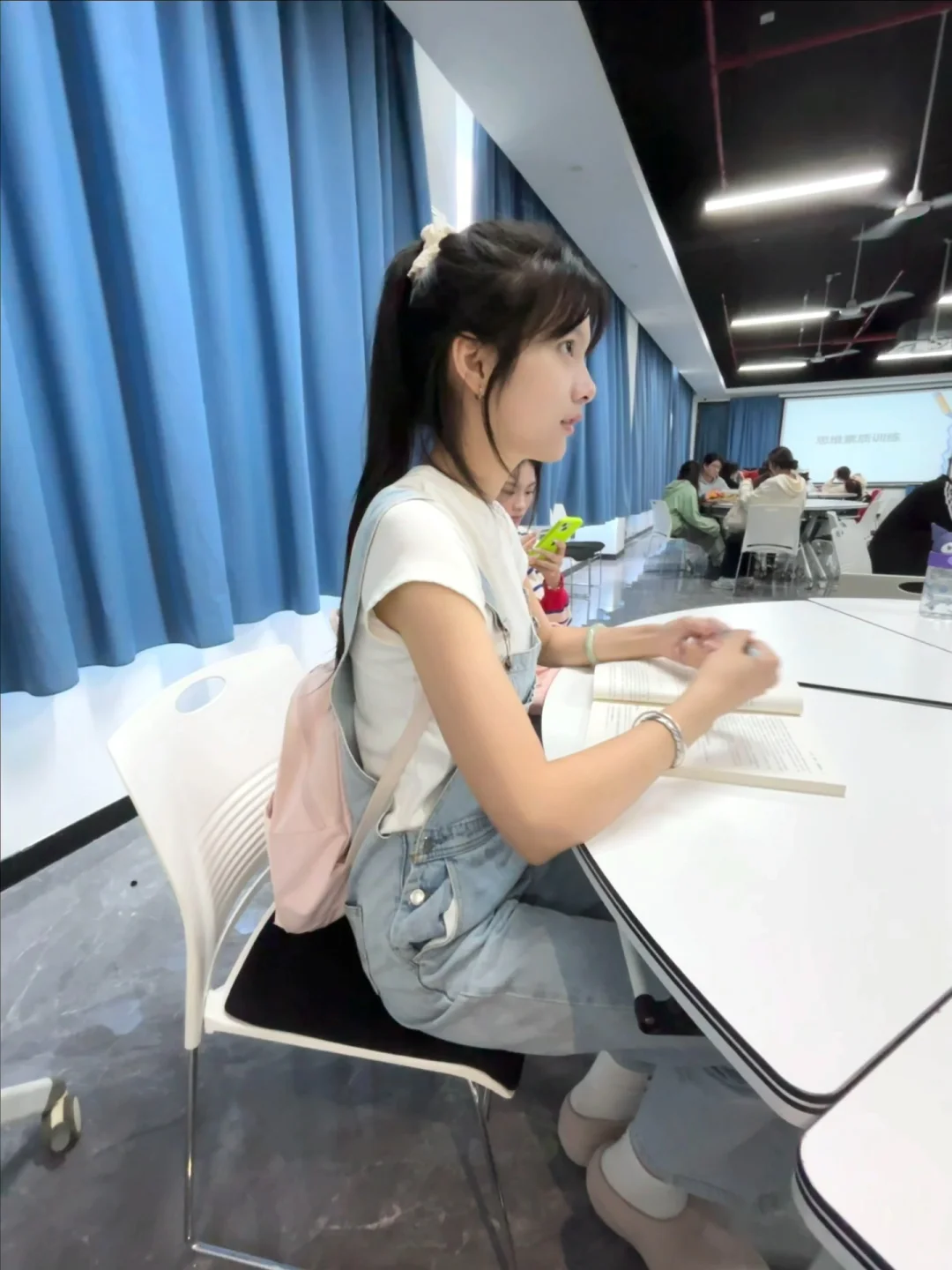 女高 上课