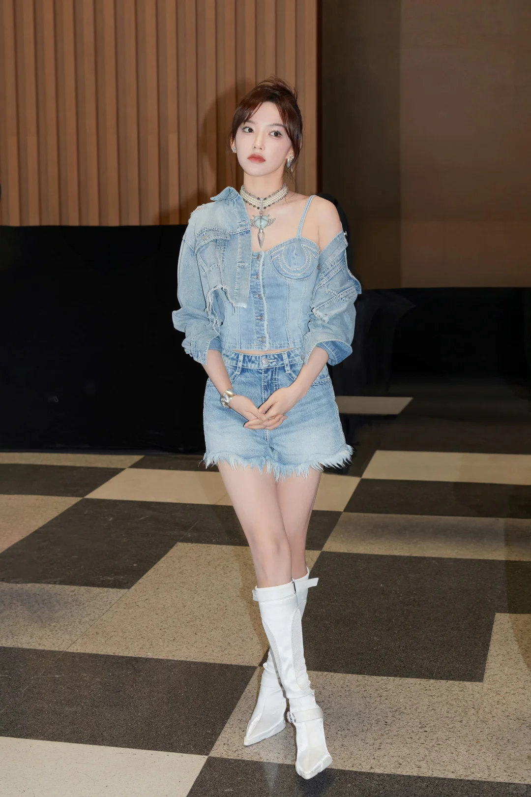 程潇壁纸：牛仔穿搭大长腿
