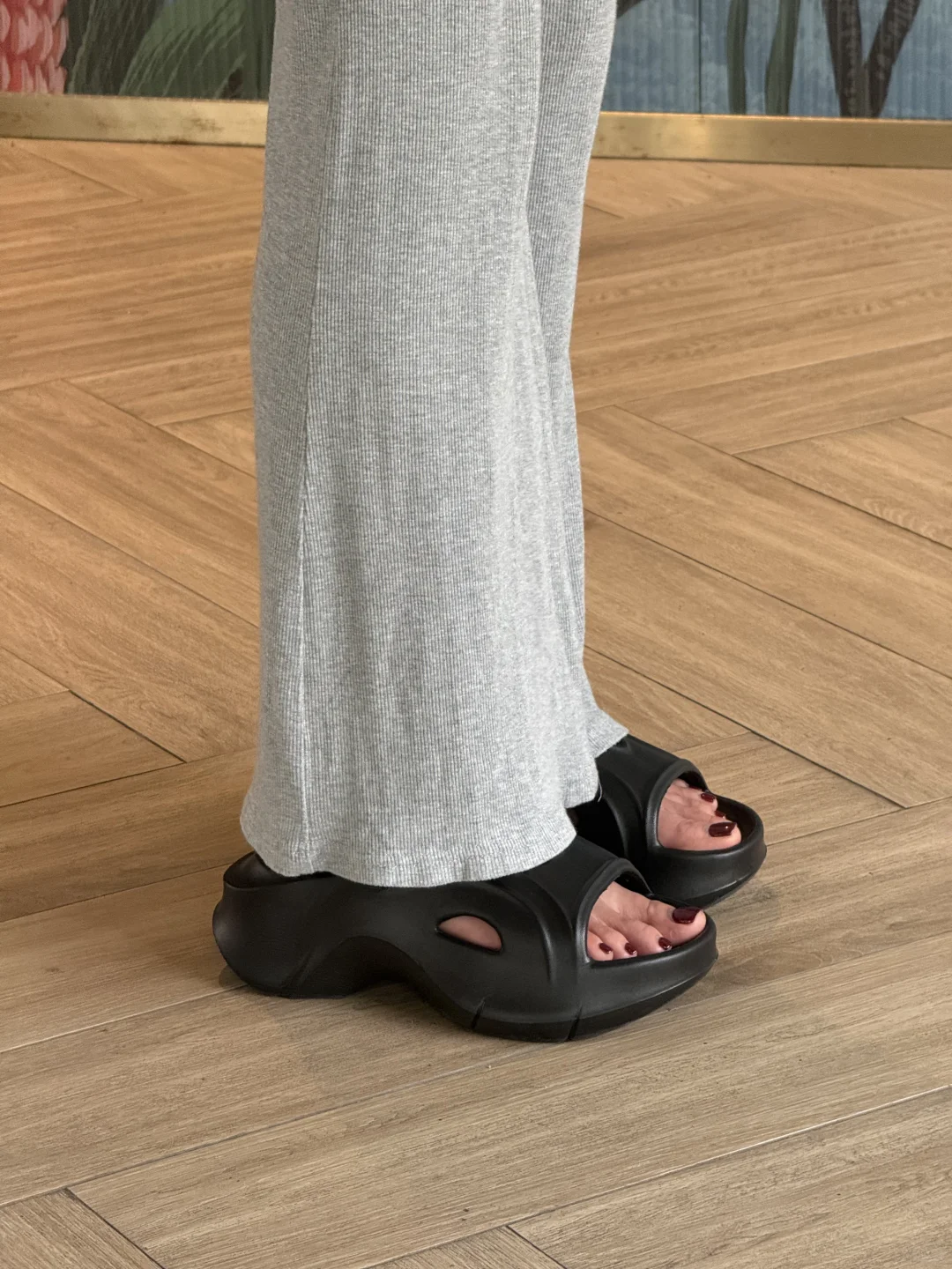 姐妹快冲‼️去三亚穿这双拖鞋软软糯糯显腿