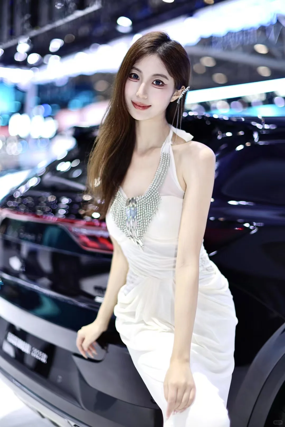 我在粤港澳大湾区车展拍了一位美女