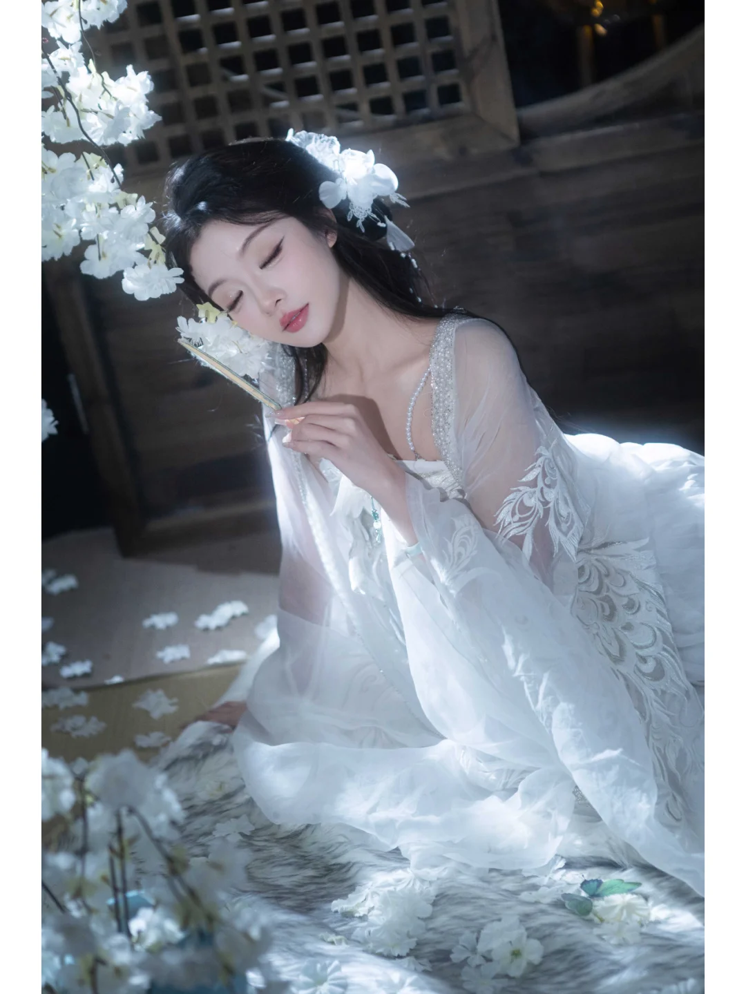 遇见她，如春水映梨花🌙清冷氛围感汉服写真