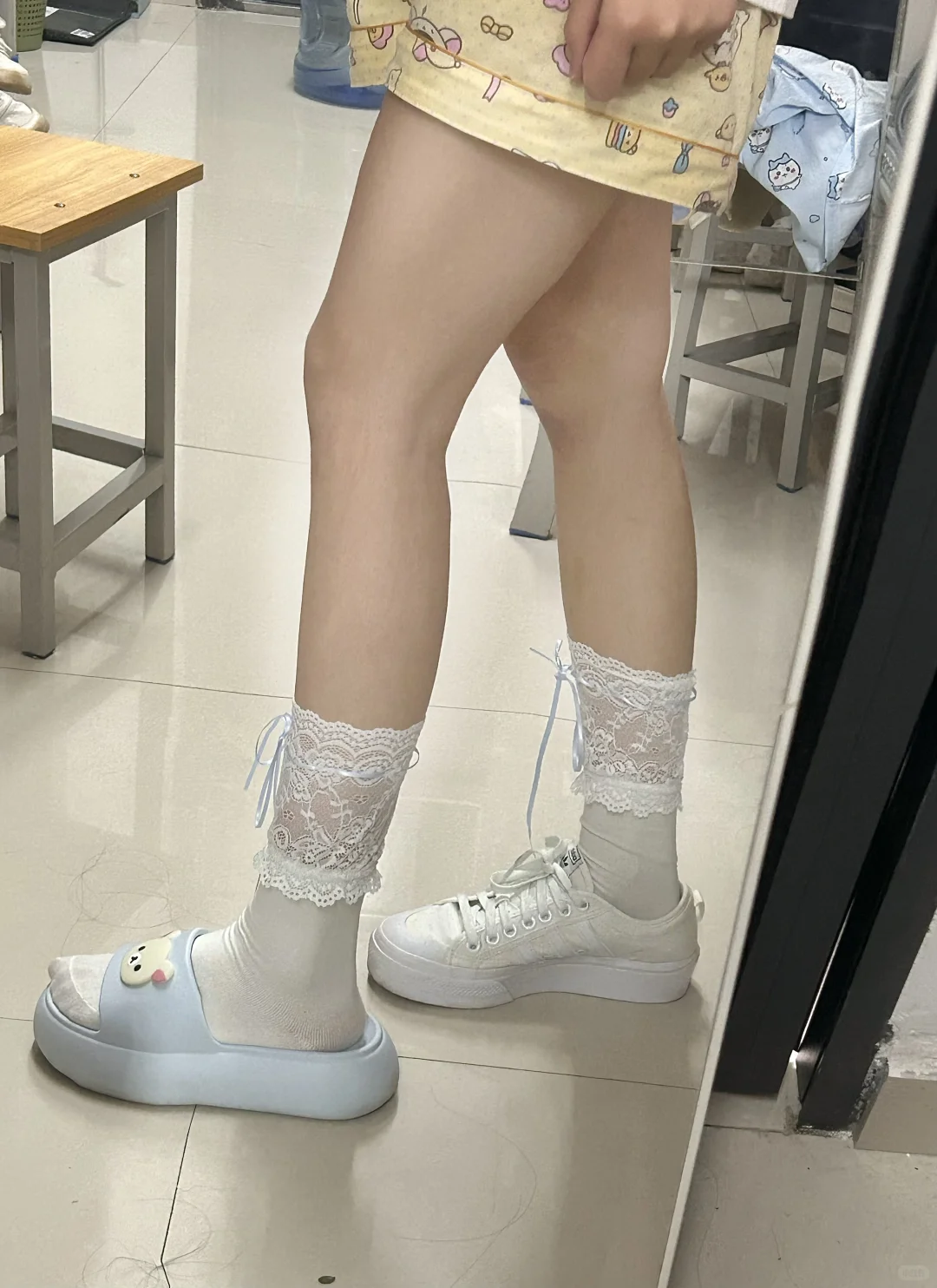 好纠结呀 袜子提上来显瘦还是放下来显瘦啊