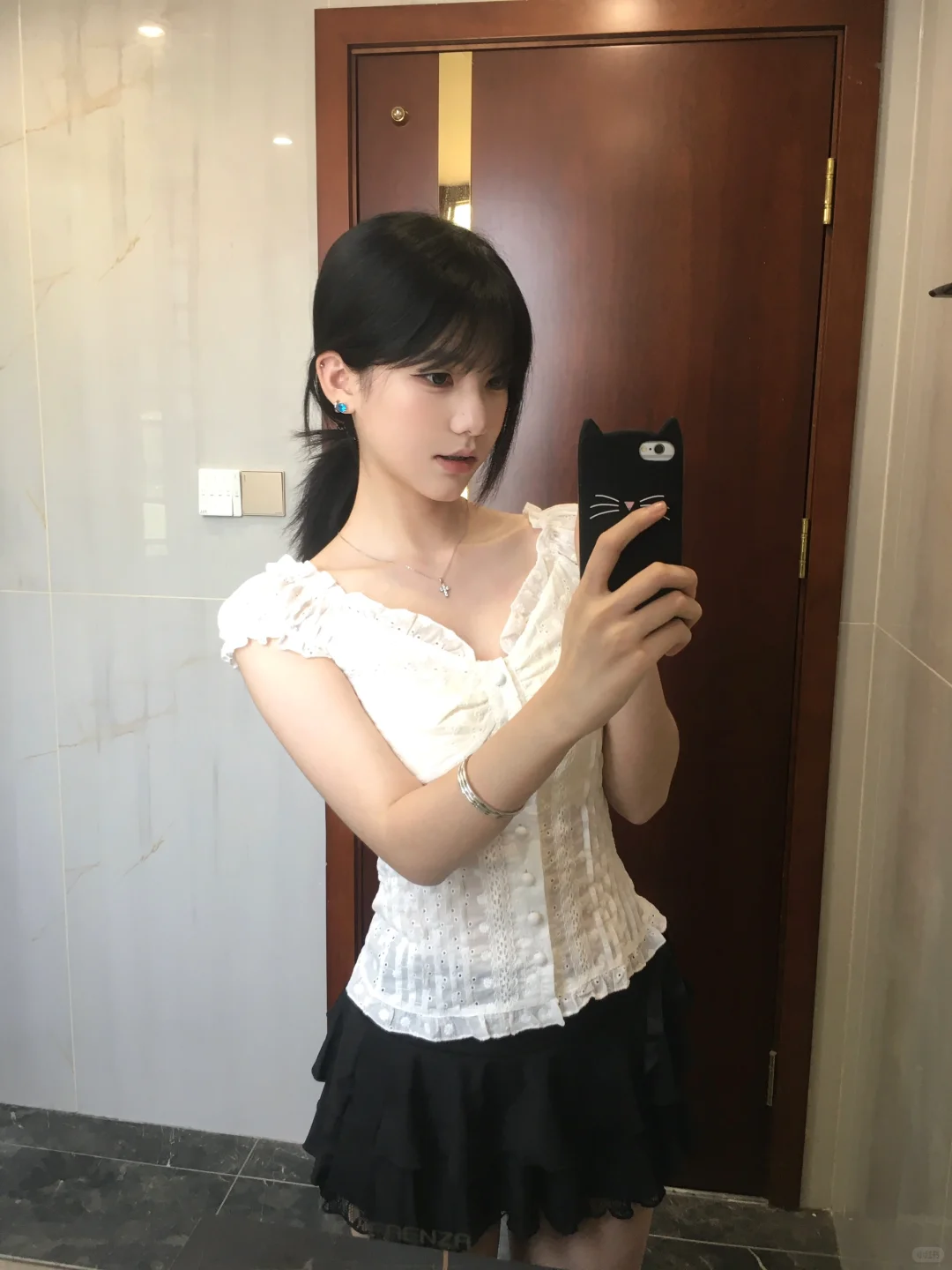 白色蕾丝上衣➕黑短裙 古早感