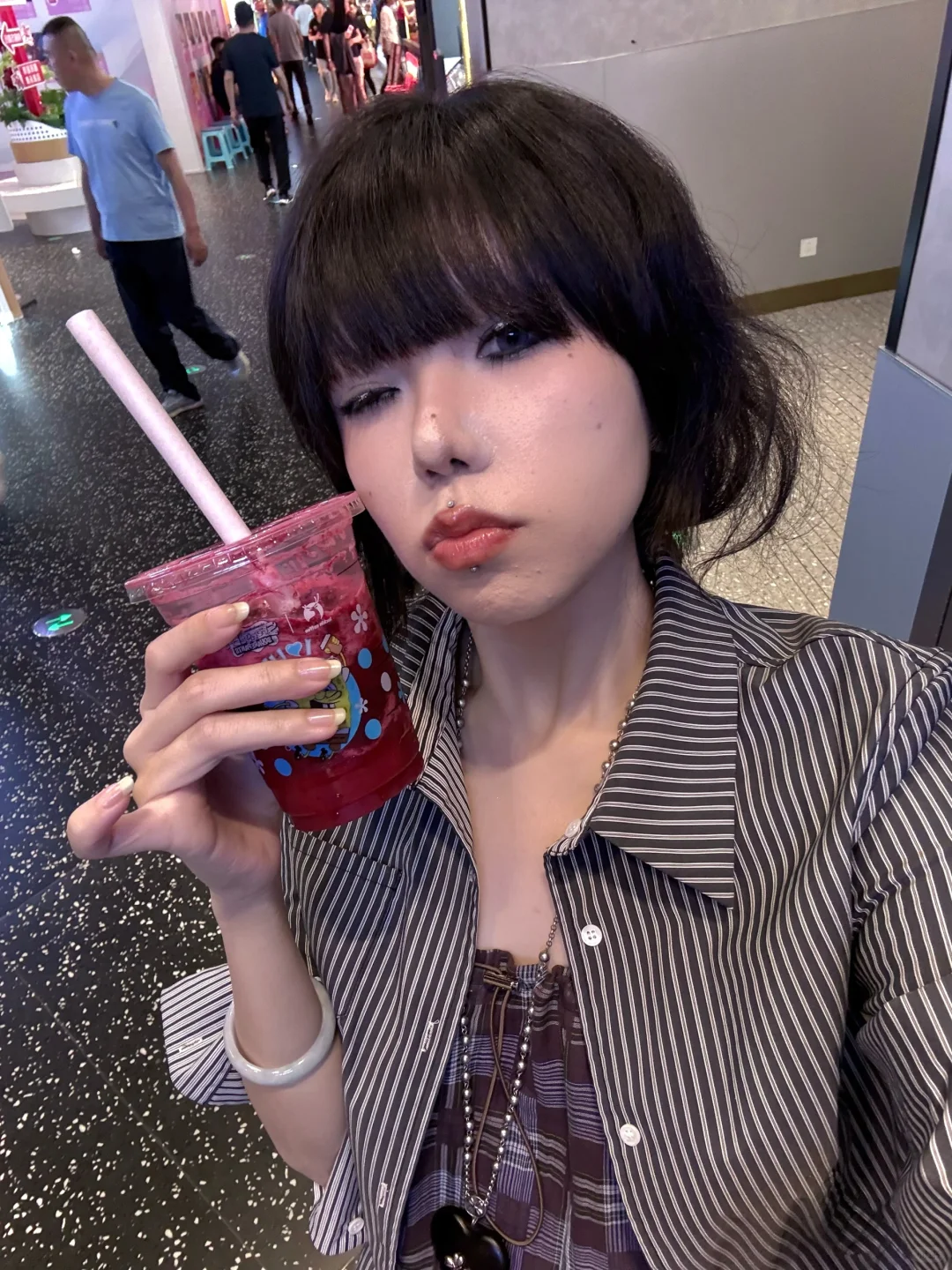 在偷感和人妻感间反复横跳
