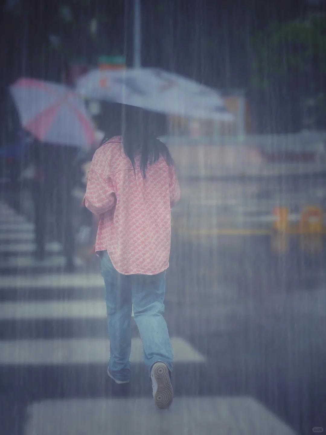 在雨中