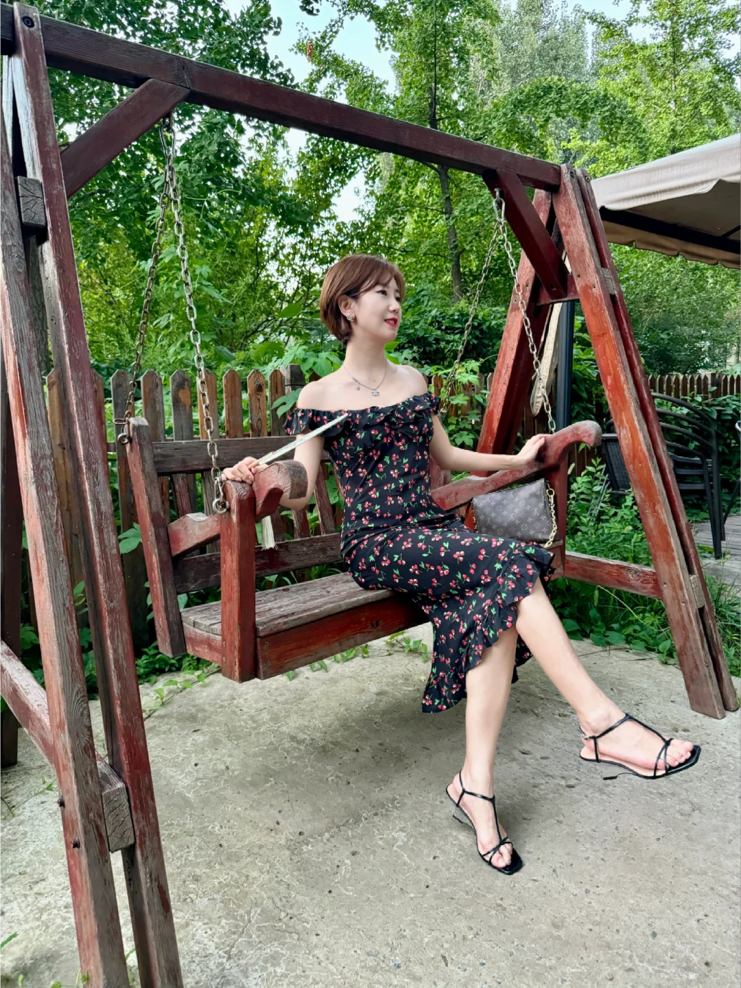 “妖里妖气一女的”