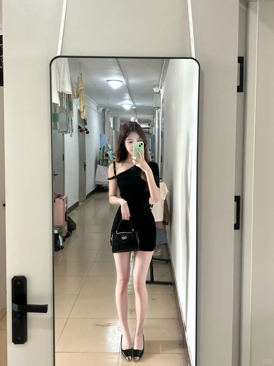 紧身黑色包臀裙小裙子真的超显身材