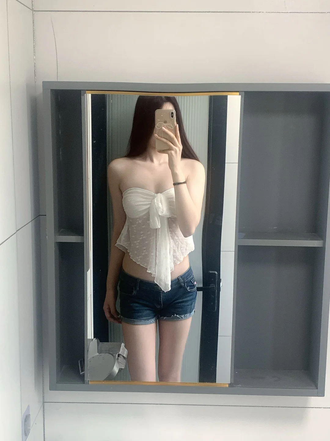 姐妹们！左滑！看我穿上抹胸！