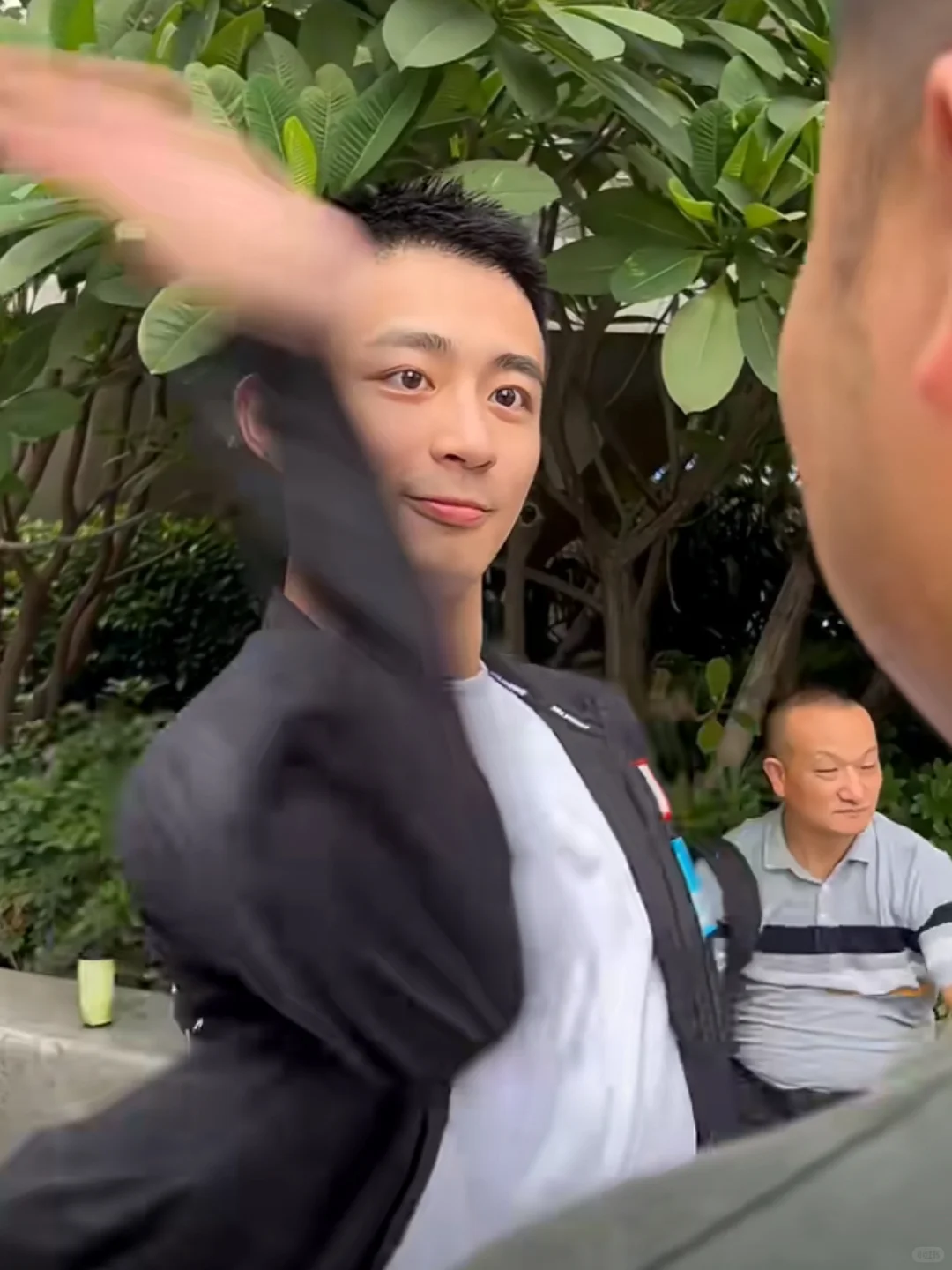 被以为独居陌生人狂砸家门