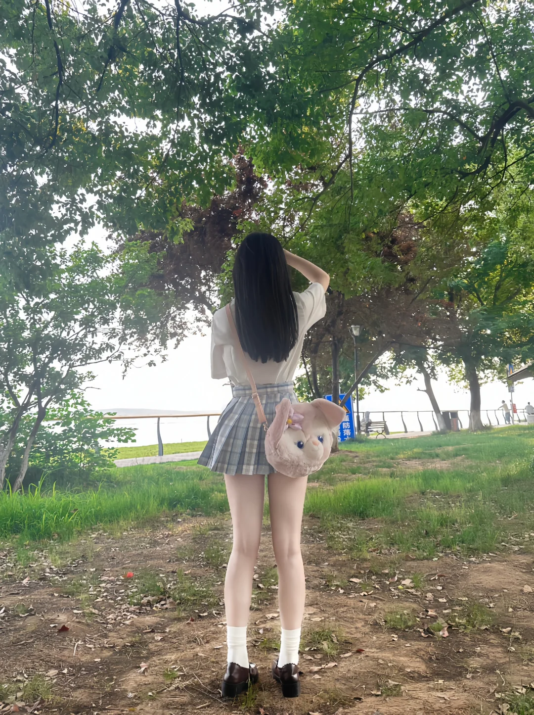 今天是衬衣+格裙🎀