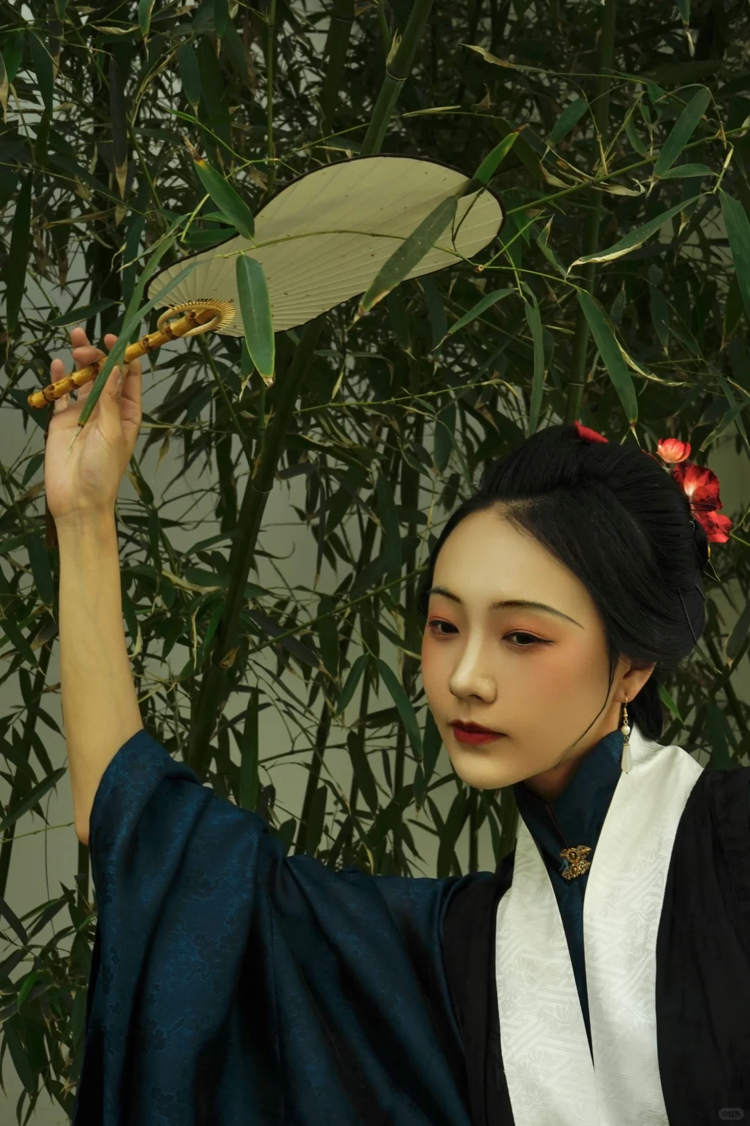 思君如满月,夜夜减清辉
