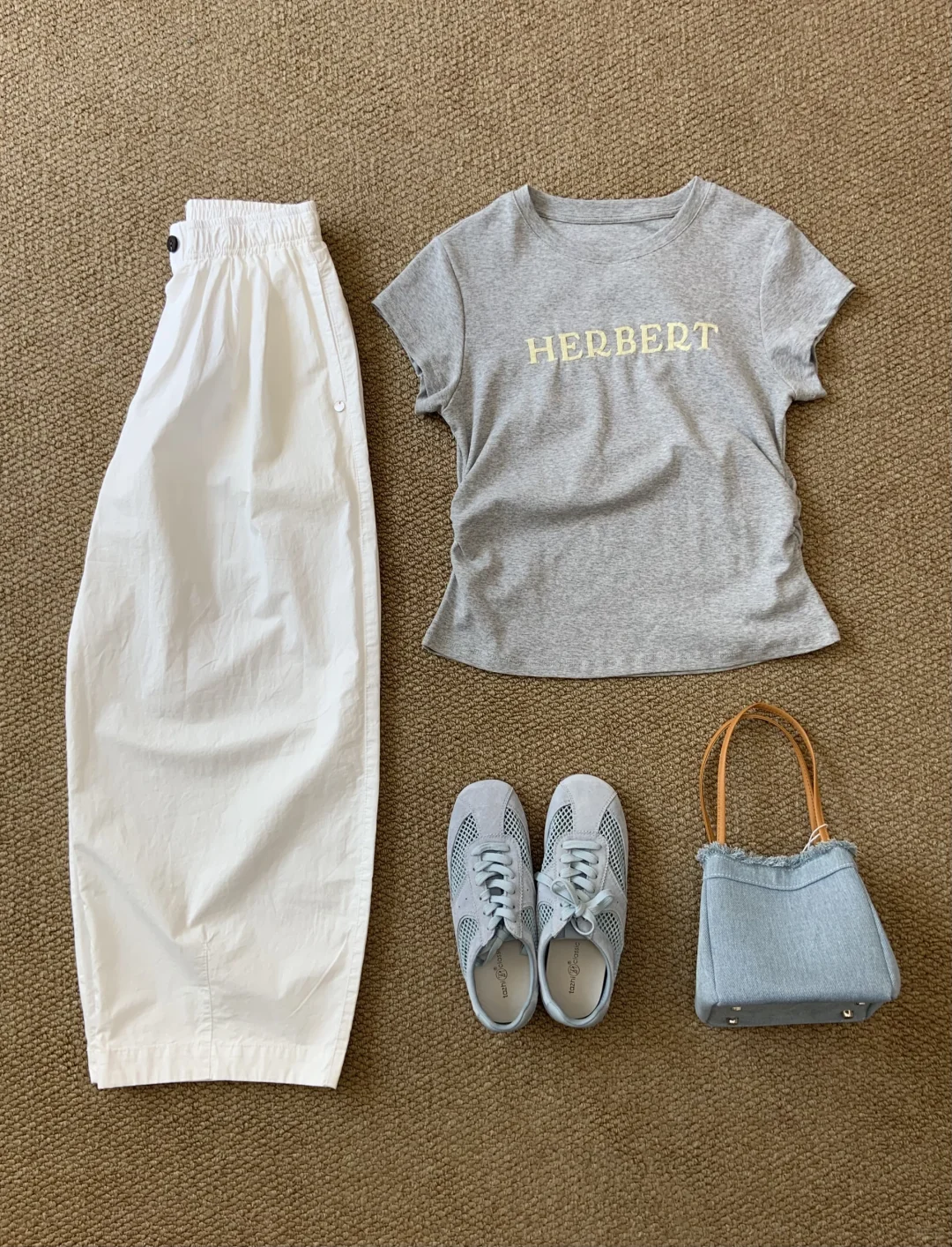 干净经典的极简风穿搭 简简单单舒舒服服