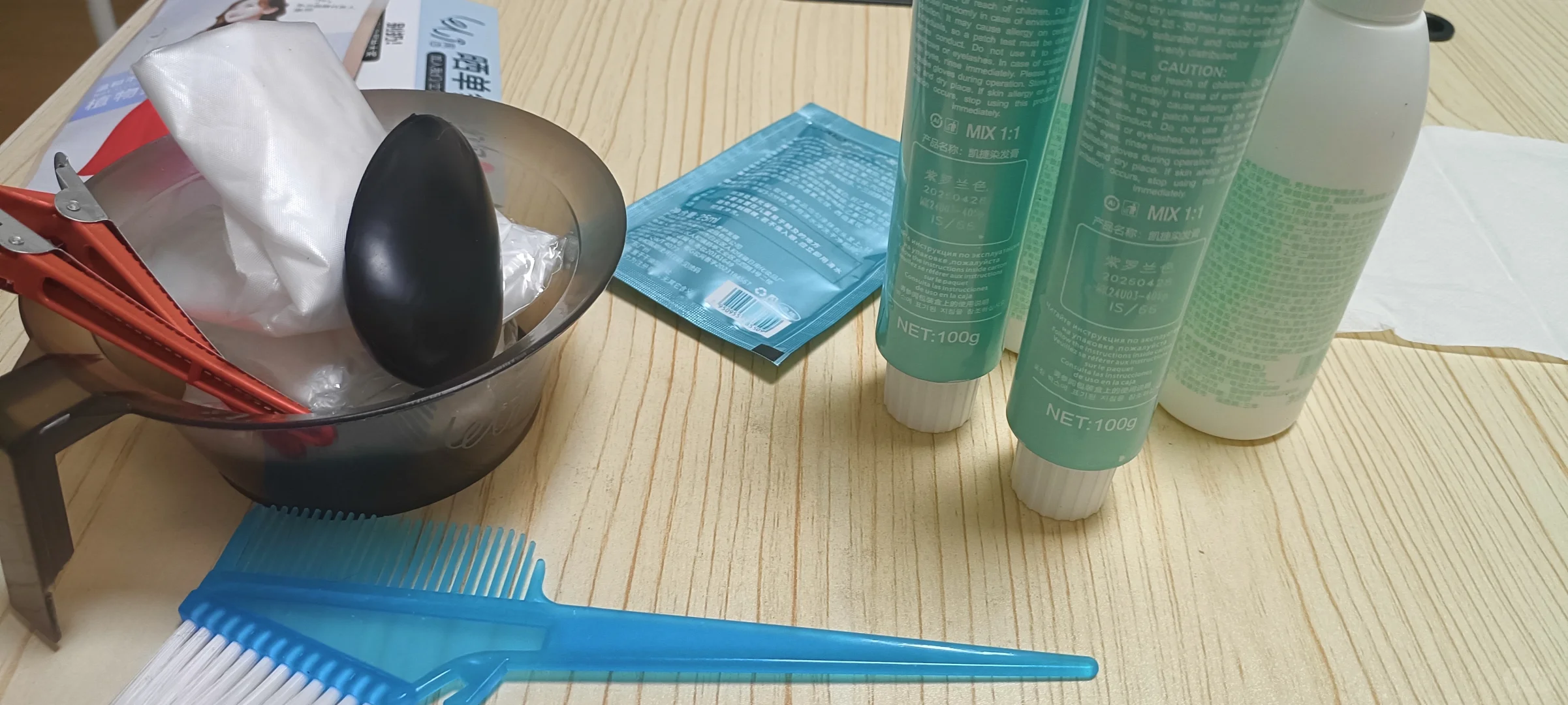 黑紫色染发膏