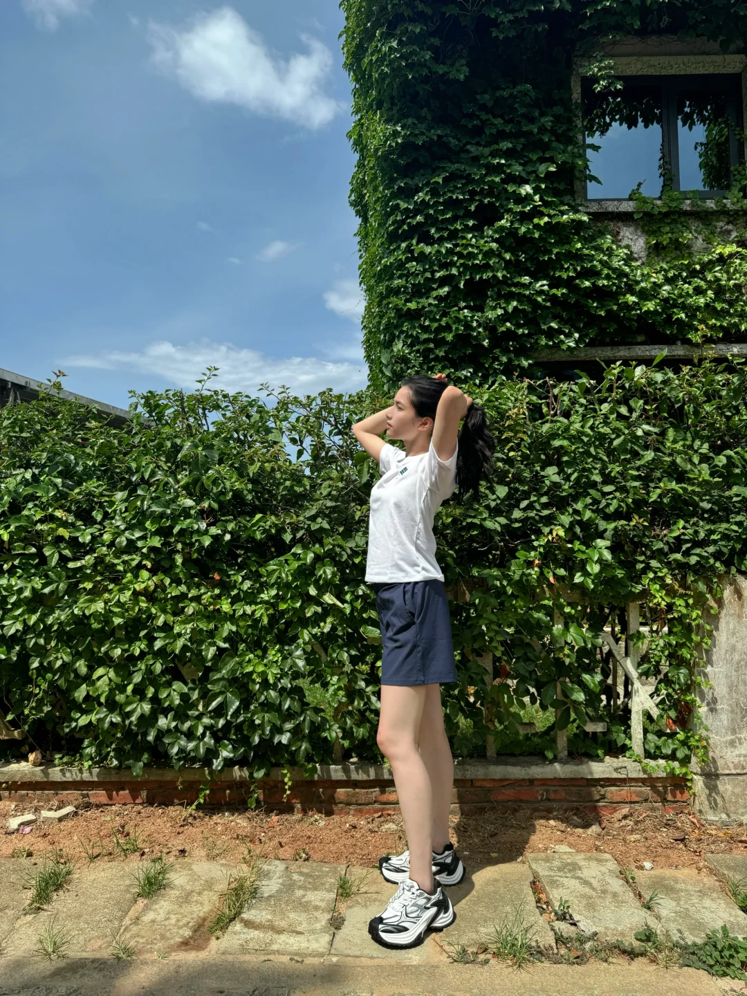 张婧仪怎么越素越美啊！！修长小腿更是绝鲨