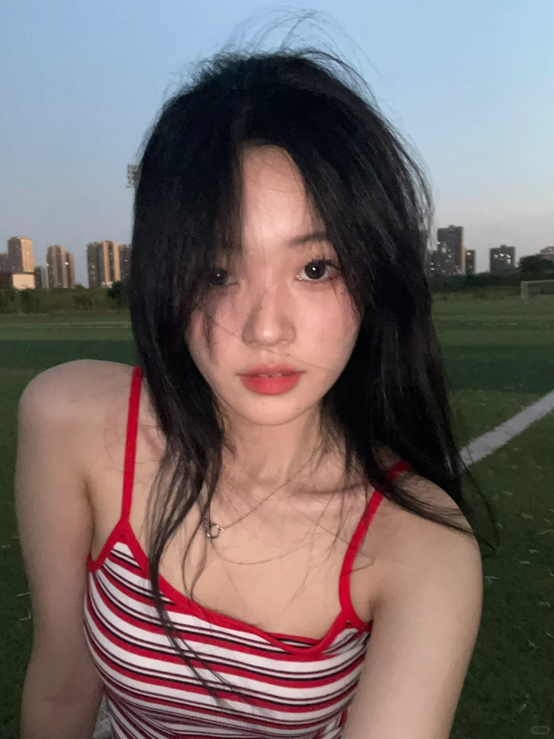 没法做惊艳美女那就做氛围美女吧