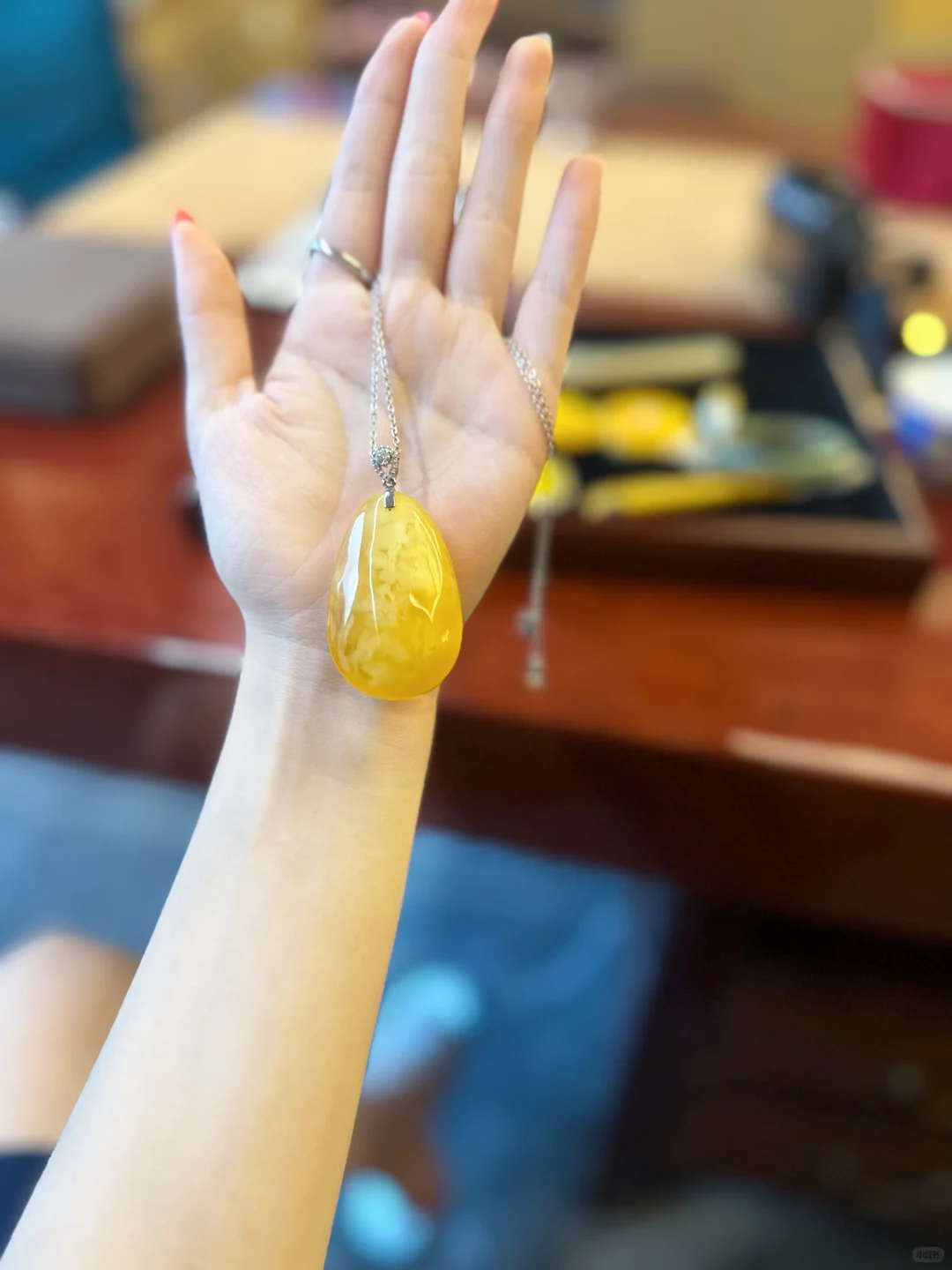 年轻人都不带蜜蜡的吗？