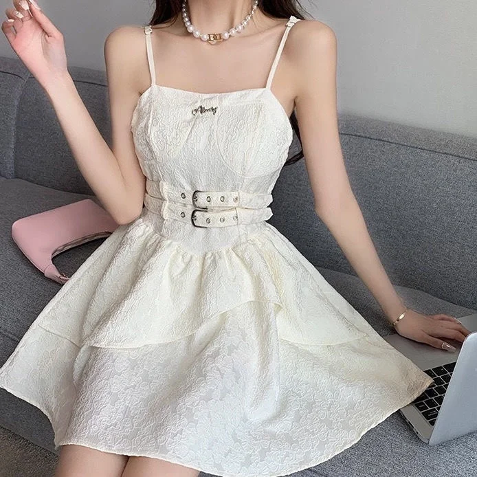 💃摇滚甜心，黑色吊带裙的魅力🖤