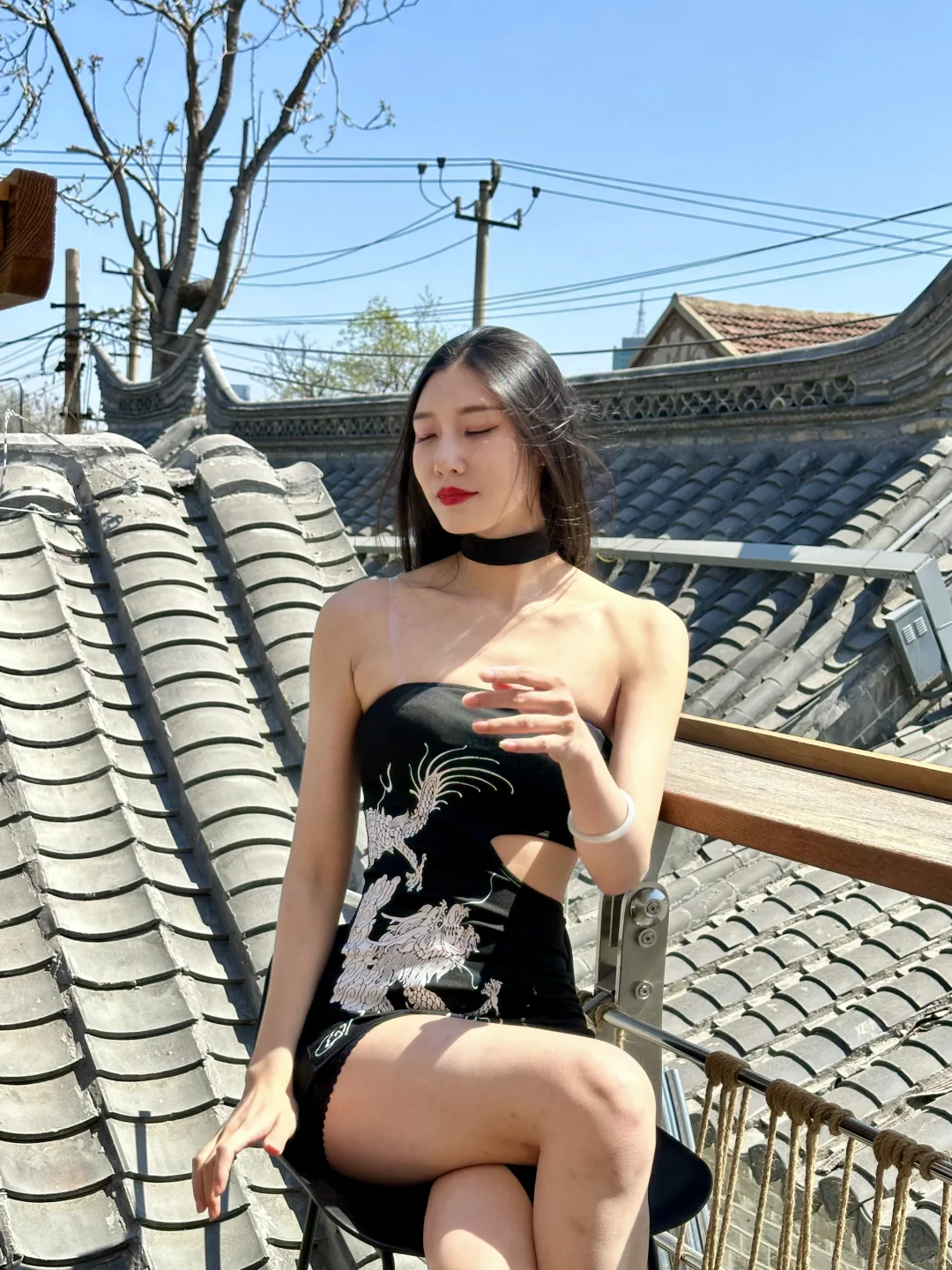 CL红底高跟鞋👠+包臀裙 = 气场全开
