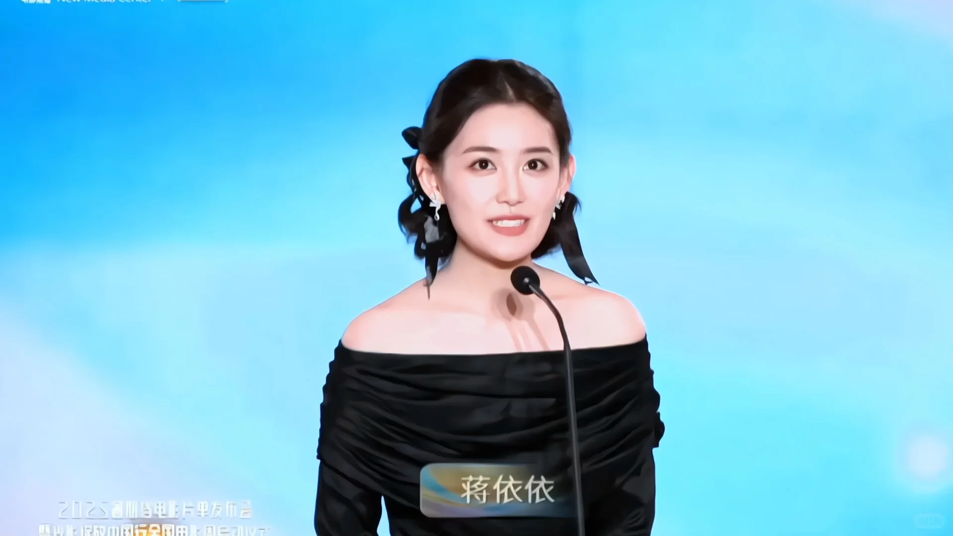 蒋依依又来参加六公主的活动啦!好美的脸!