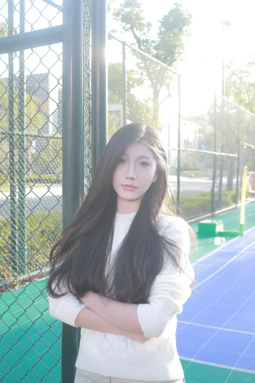球场上的阳光女孩👧
