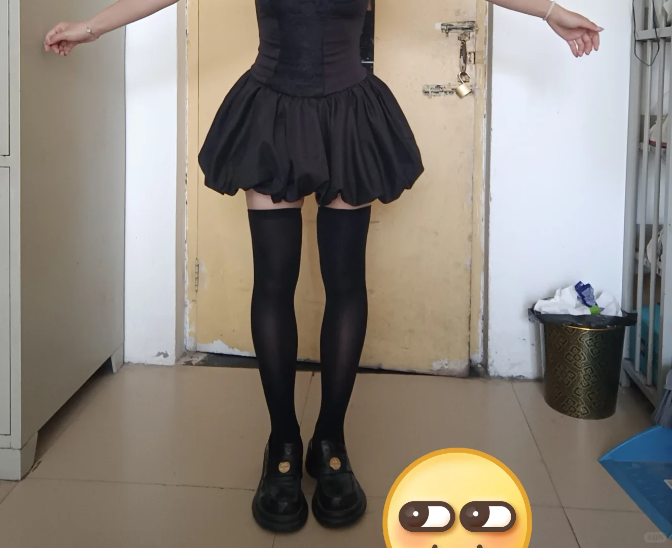 小个子穿过膝袜好奇怪