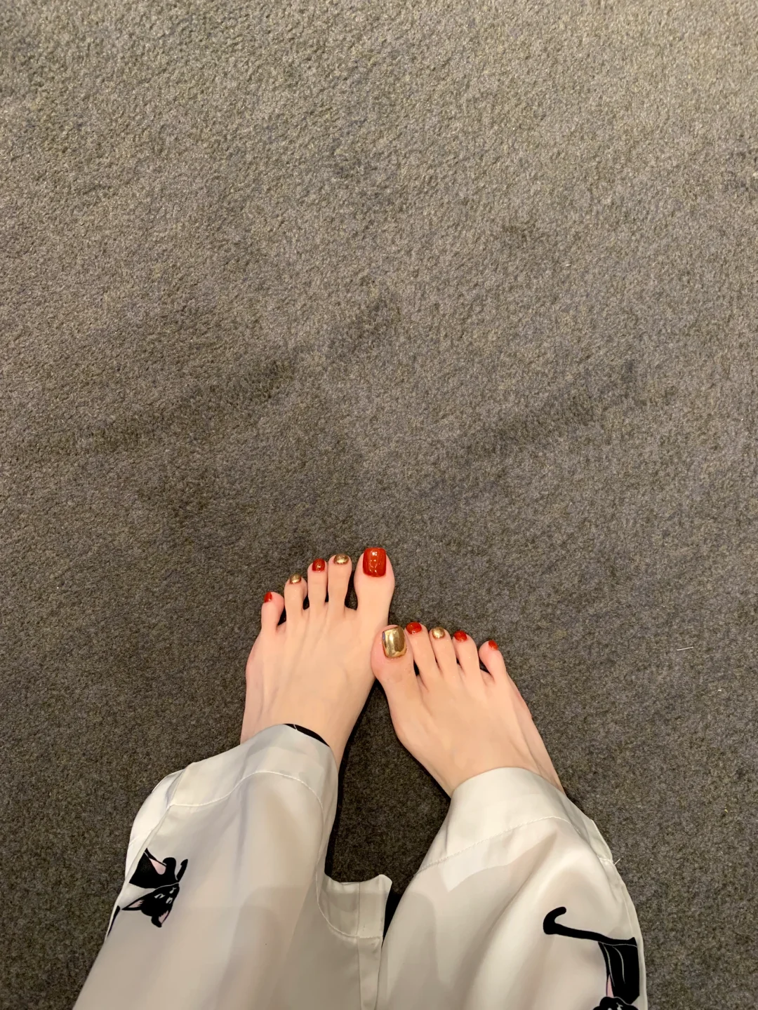 美甲的尽头是红色配金色