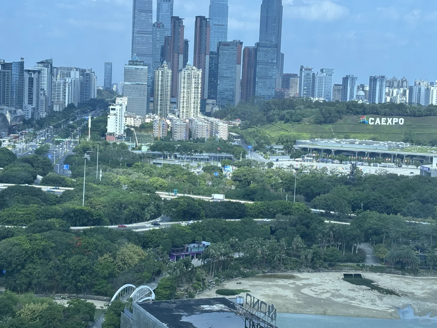 89年的蛇女小阿姨，有独特的魅力