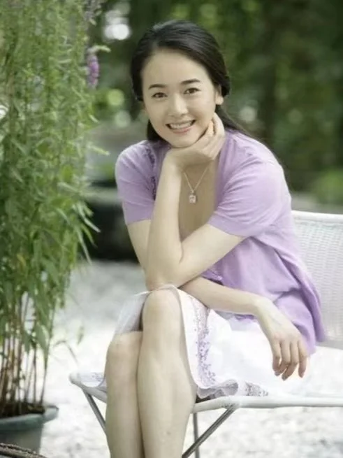 左小青性感御姐，魅力四射惹人爱💖