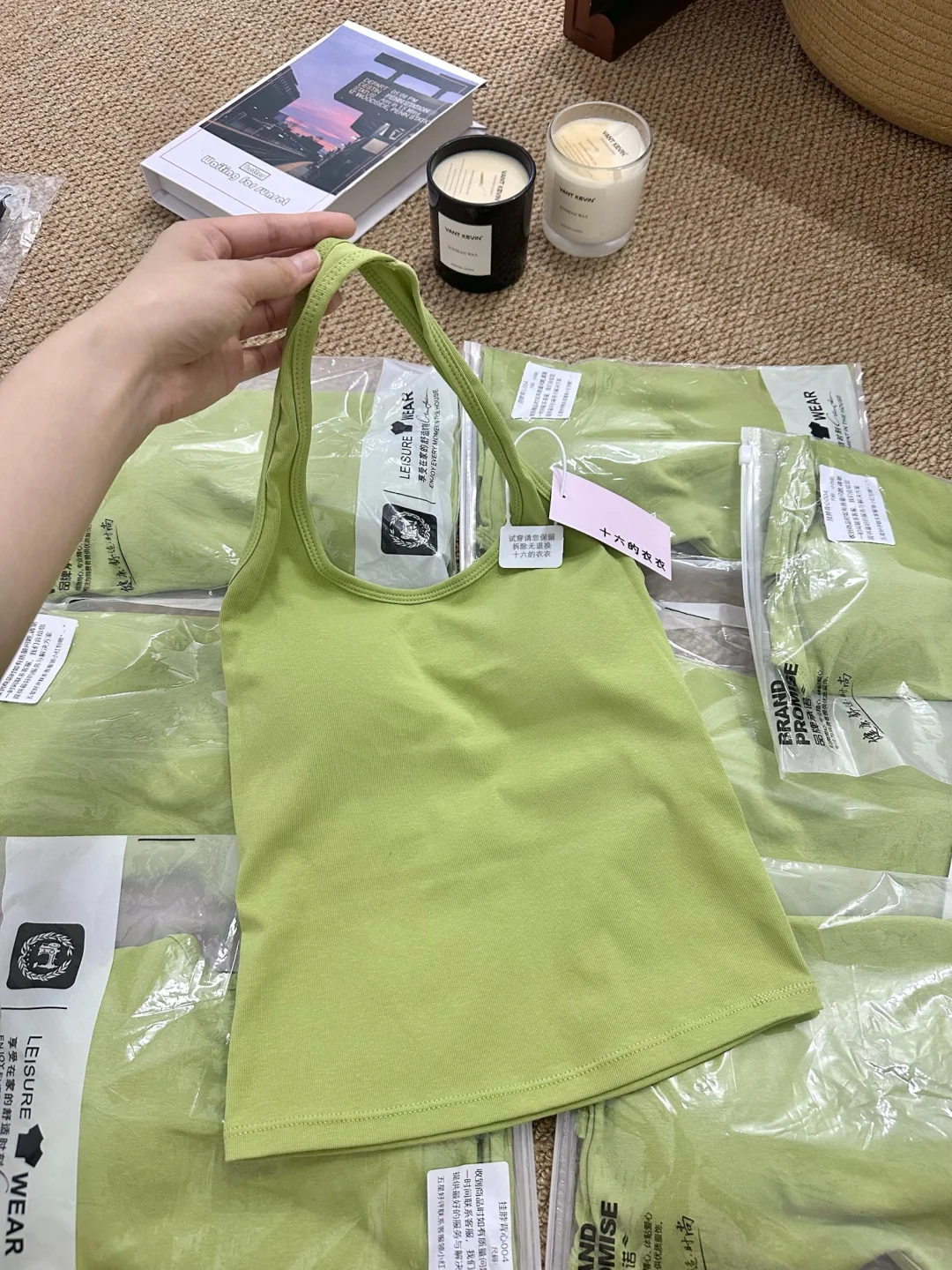 去年爆火的牛油果绿挂脖吊带返场啦～😍😍