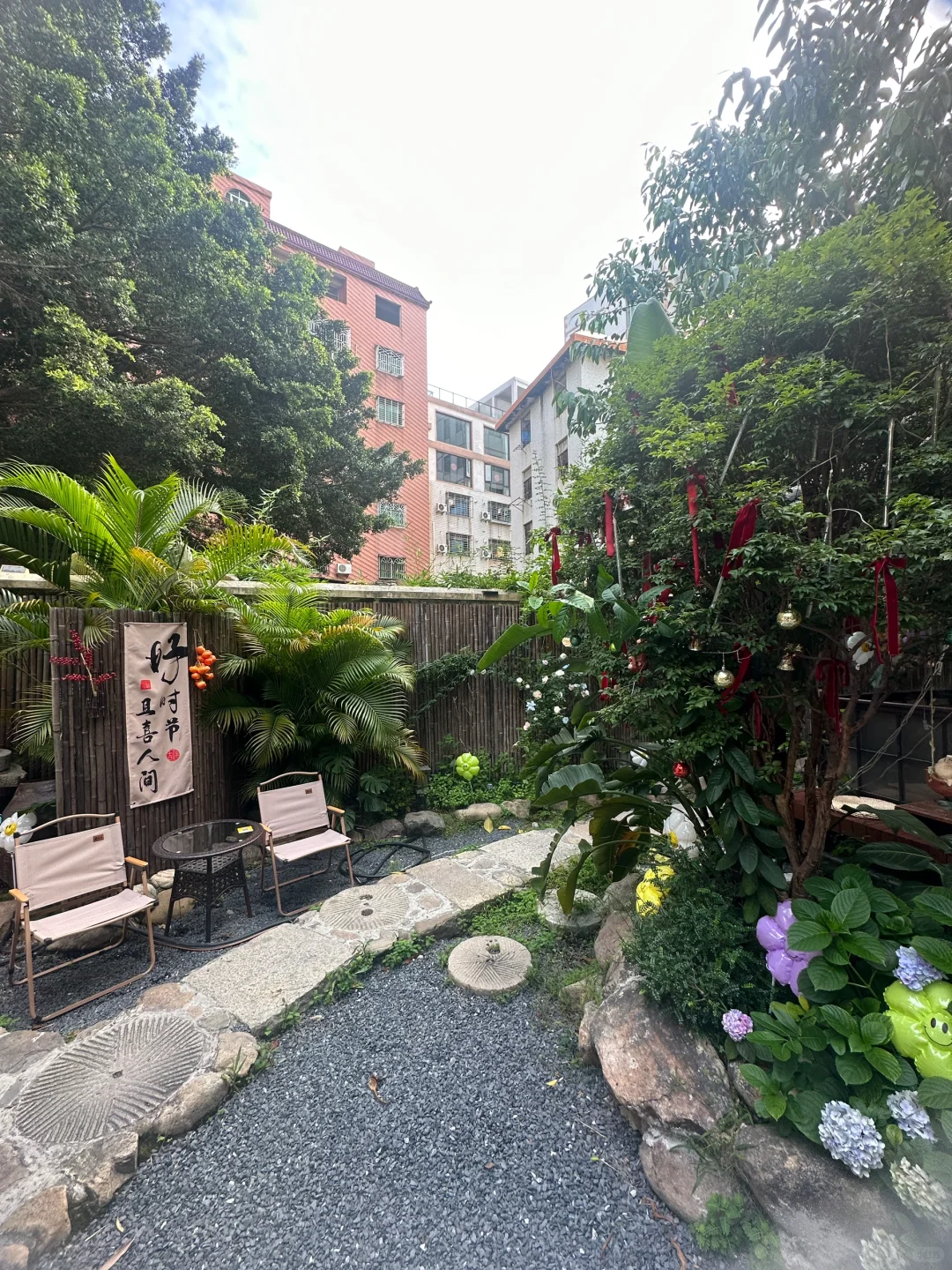 今天是清冷的蓝白旗袍