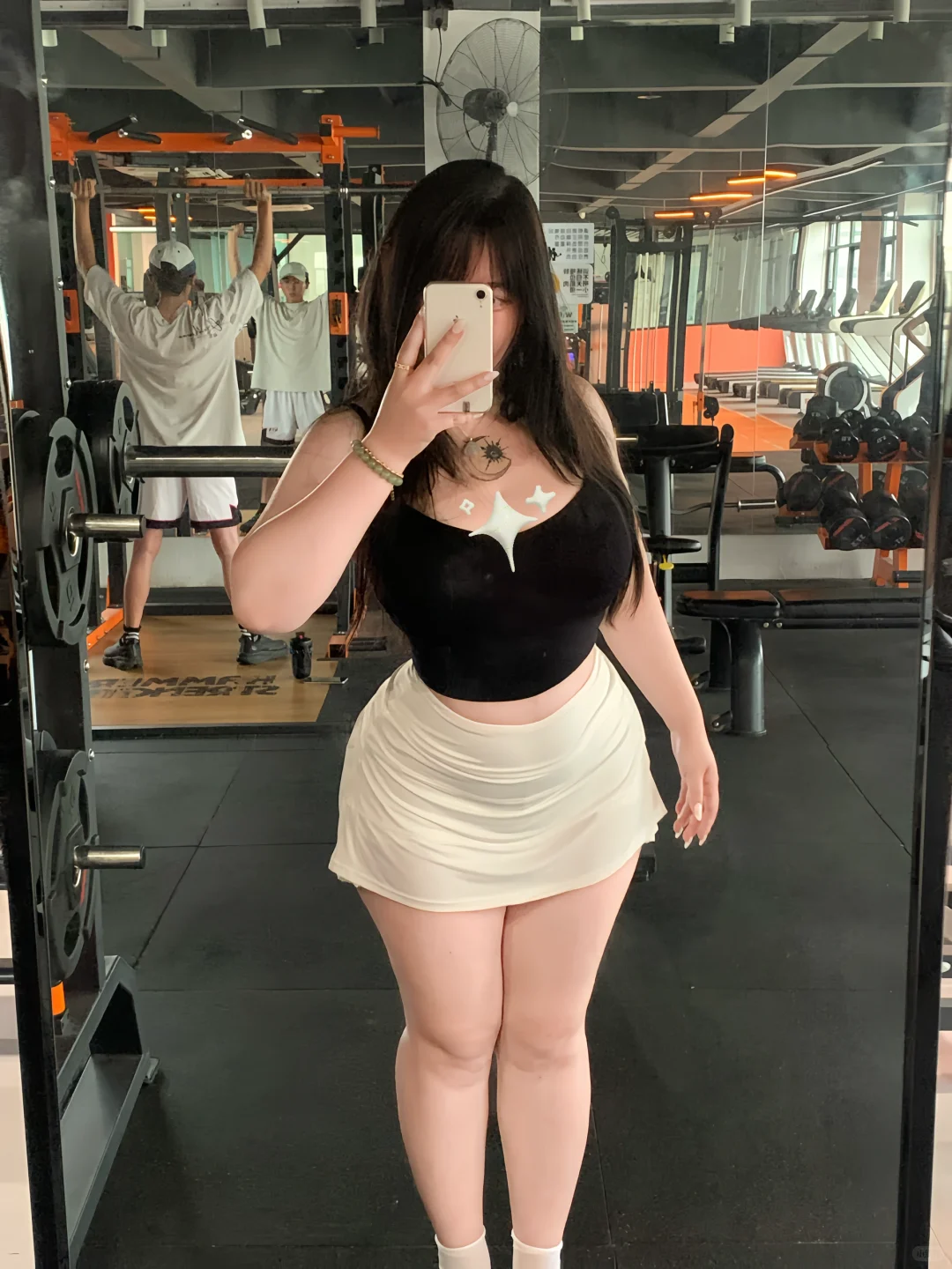 震惊！是什么瑜伽裙让180斤女孩不磨腿