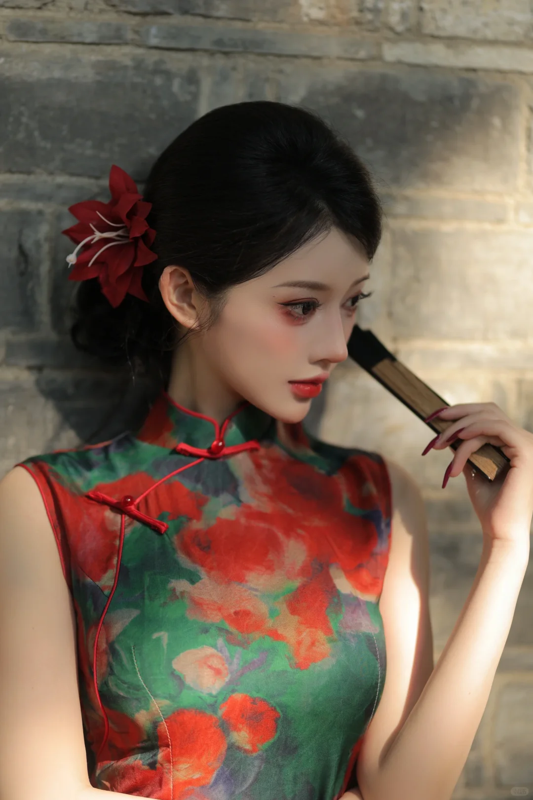红花配旗袍