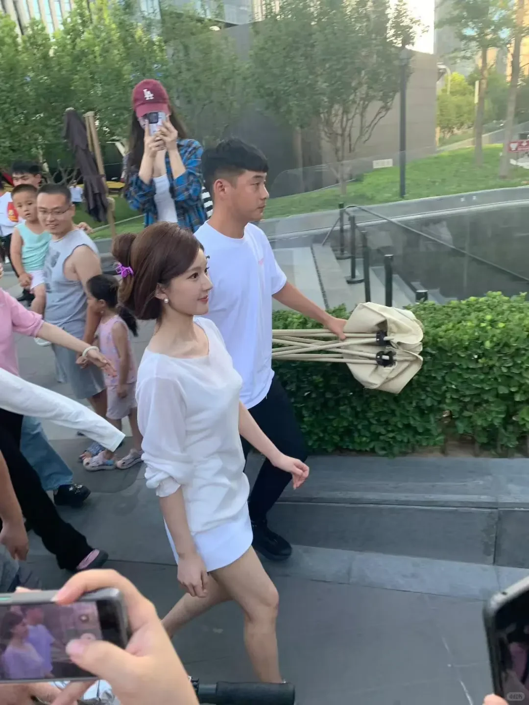 不是，，，她这么不上镜的吗？？