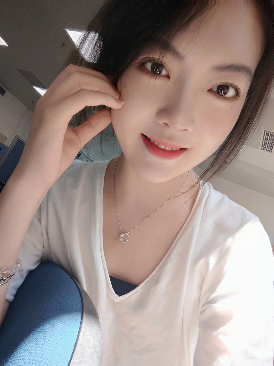 98 物理女博｜“明媚比漂亮更动人”